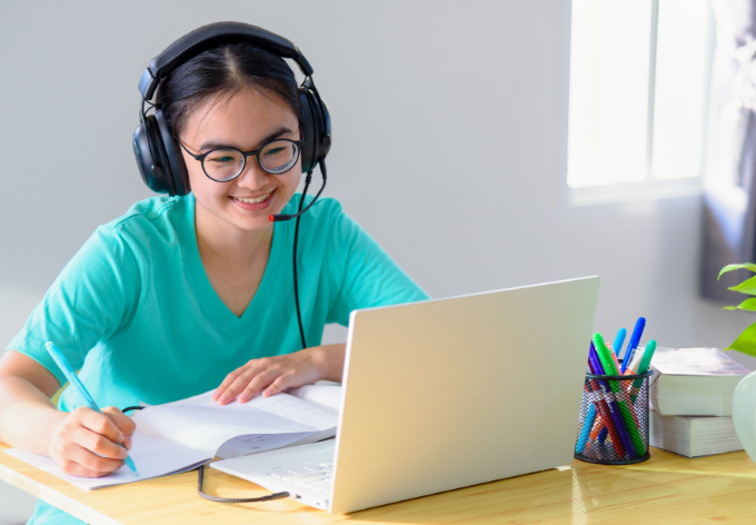 Brown Modern Kids Fashion Instagram Post (650 x 430 px) (8)